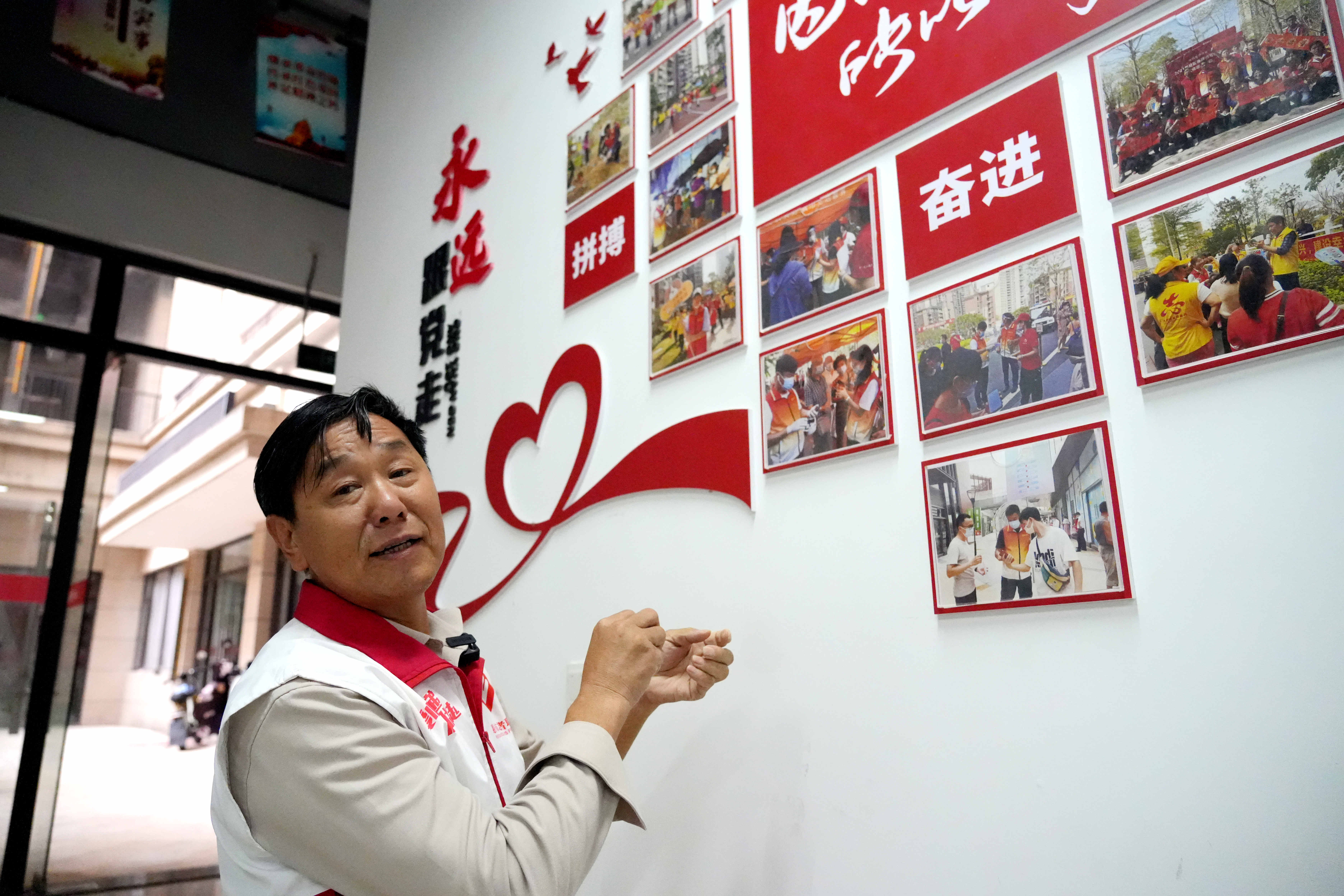 方意树介绍志愿者团队开展过的服务活动。