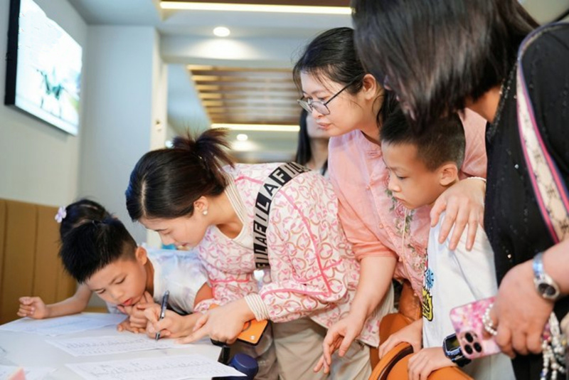 学生家长积极报名参与试镜-NEP1_20260518_C00410938540