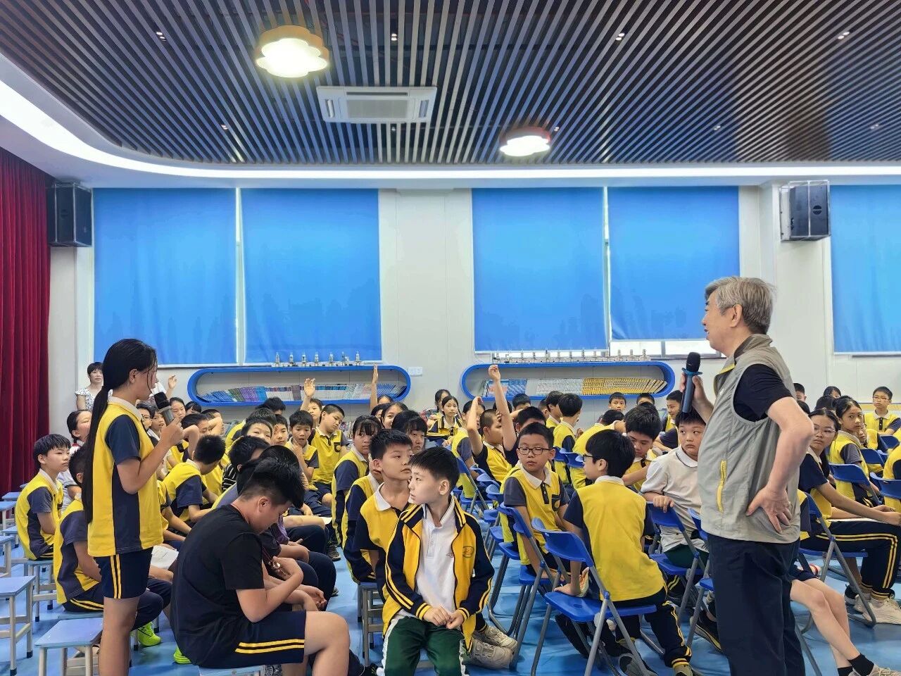 现场互动问答环节孩子们大胆提问