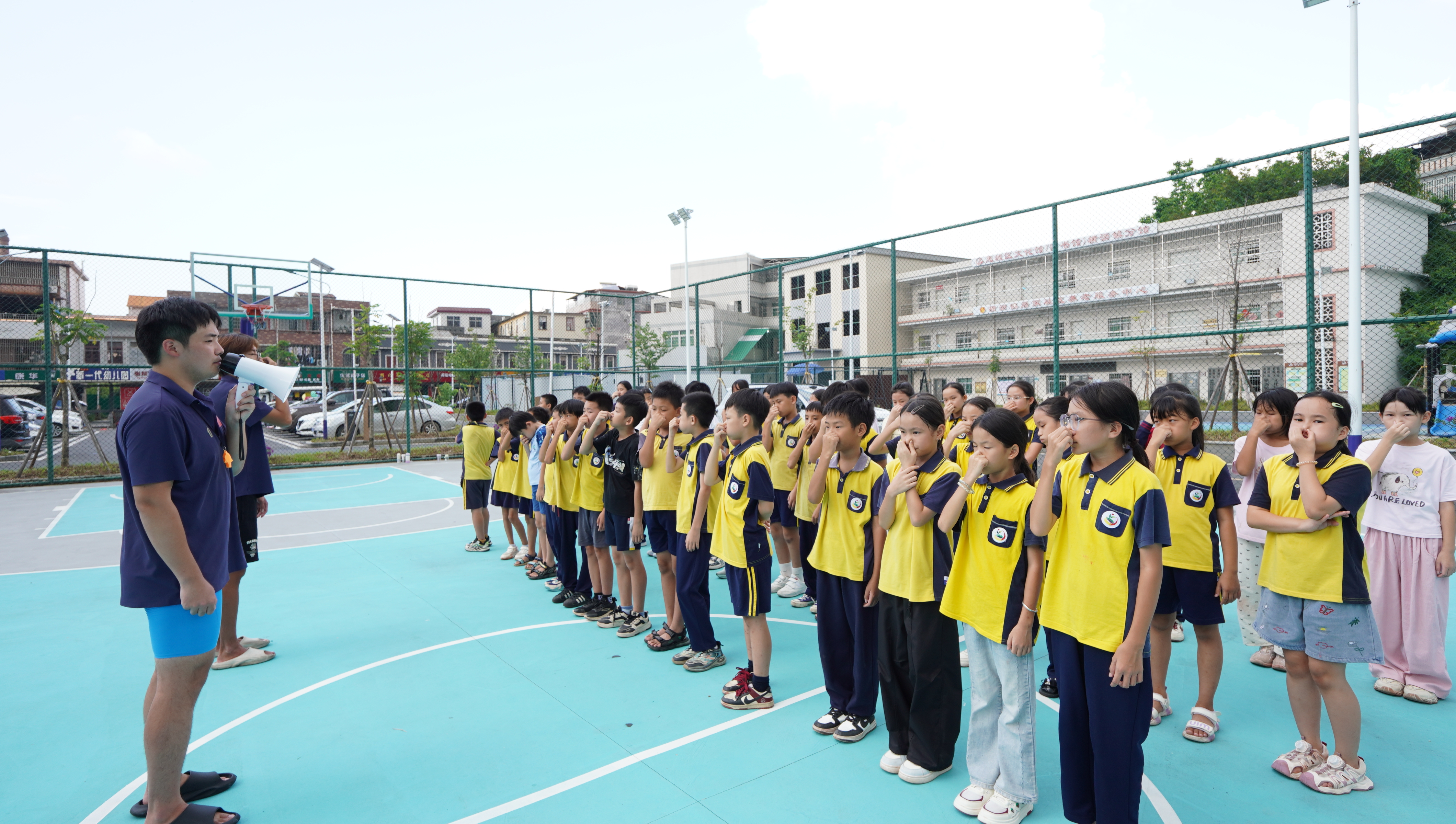 学生们在做下水前热身运动-NEP1_20260916_C00411818051